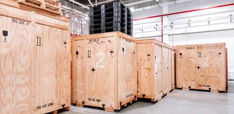 Large export packaging units in a warehouse