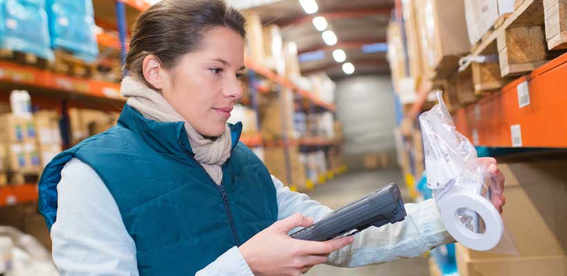 Warehouse picking accuracy A person picking products in a warehouse