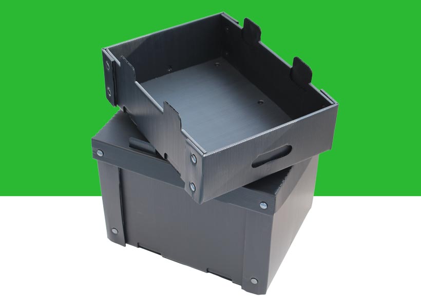 Collapsible plastic containers