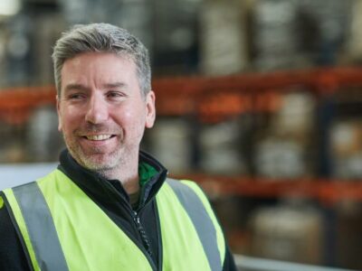 Our experts A packing expert in a warehouse